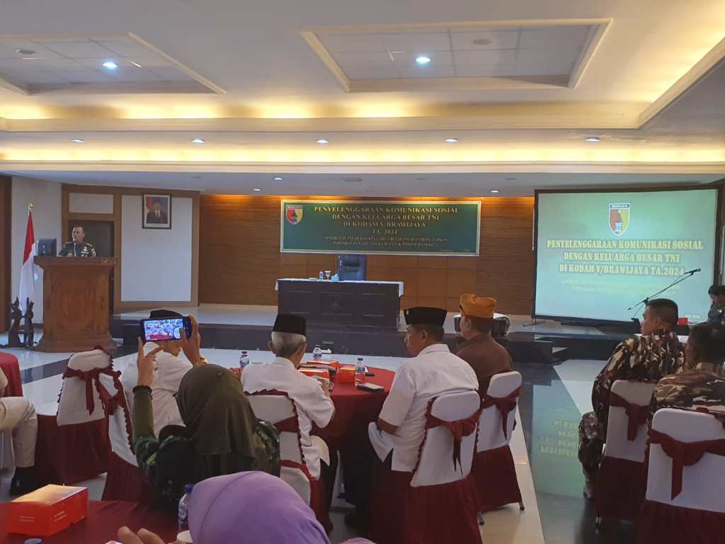 Kodam V/Brawijaya Laksanakan Kegiatan Komsos dengan Keluarga Besar TNI di Aula Makodam V/Brawijaya